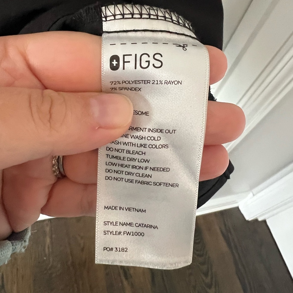 FIGS Catarina One Pocket Scrub Top | Black | Size XL - Picture 5 of 6